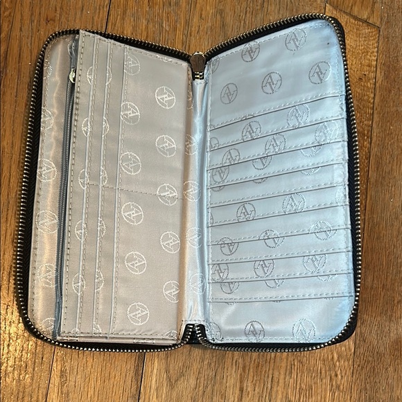 Adrienne Vittadini Black Wallet‎ - Picture 4 of 8